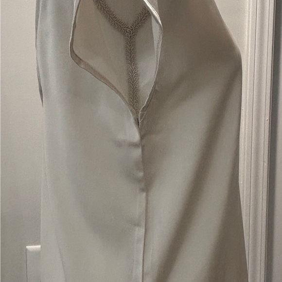 Elegant Cream Blouse for Women - Picture 4 of 8